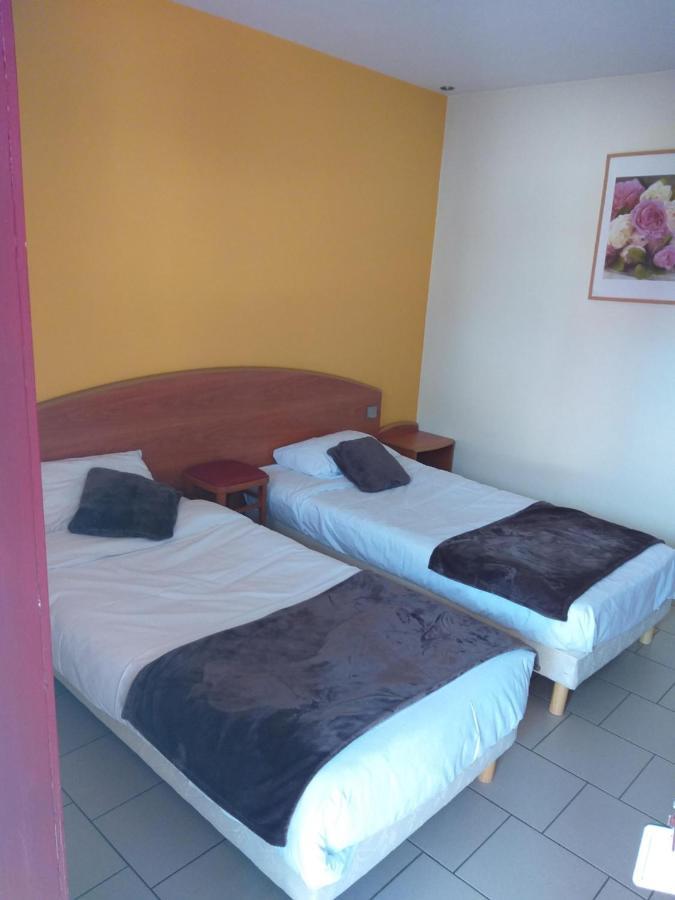 Logis Hotel - Les Paturelles Avesnelles Exteriör bild