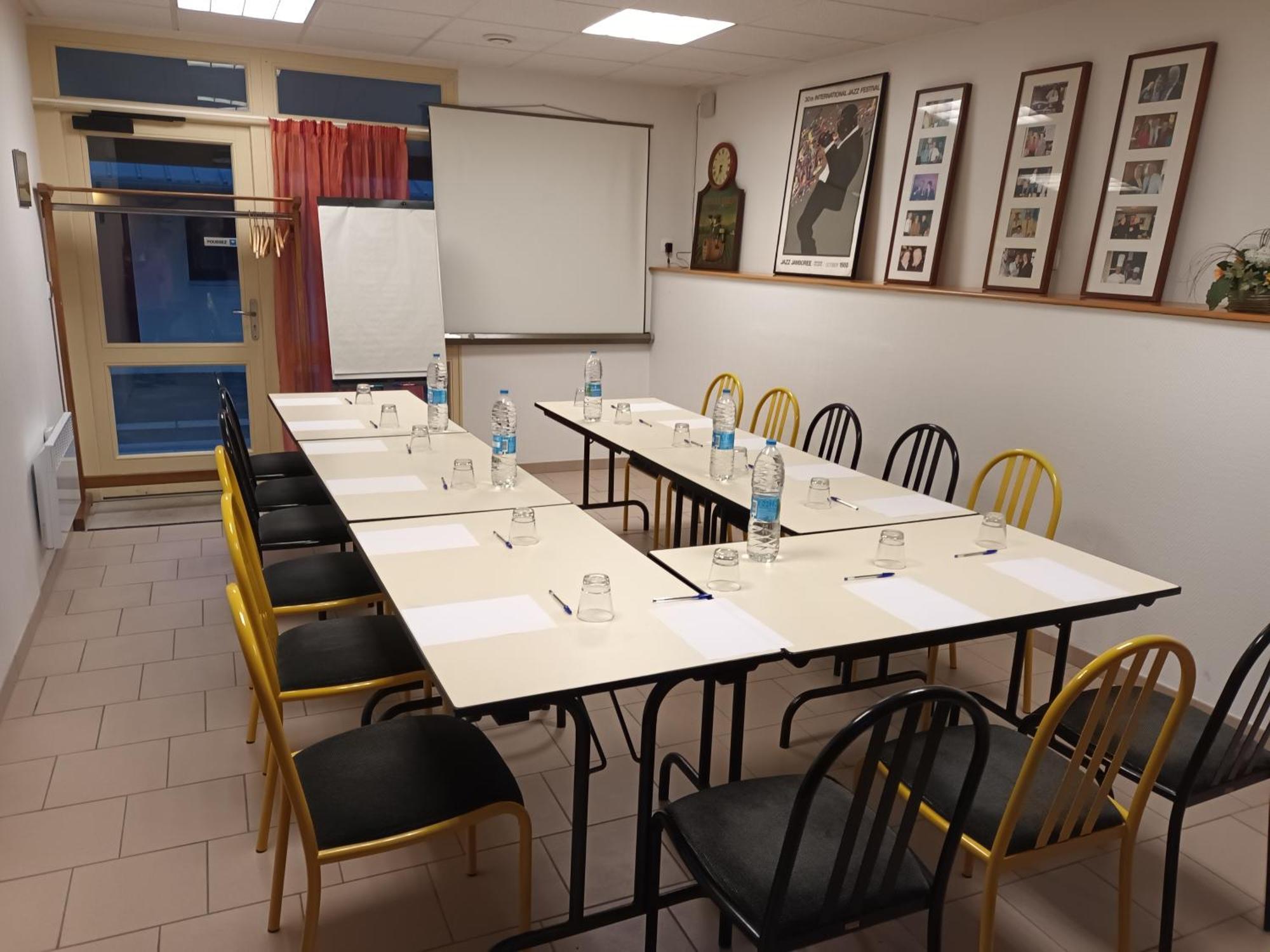 Logis Hotel - Les Paturelles Avesnelles Exteriör bild