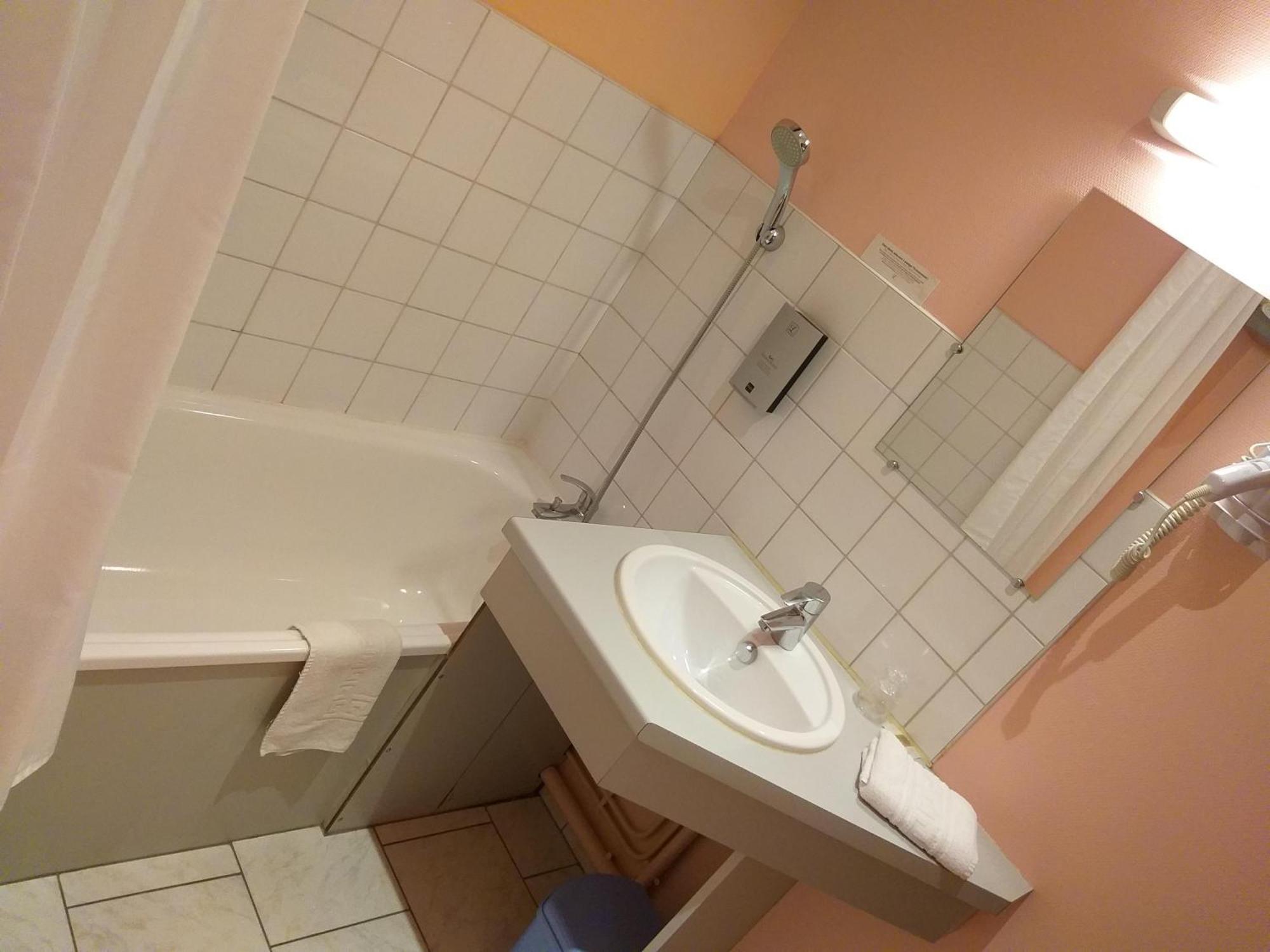 Logis Hotel - Les Paturelles Avesnelles Exteriör bild