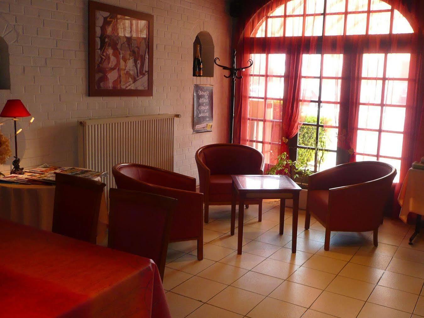 Logis Hotel - Les Paturelles Avesnelles Exteriör bild