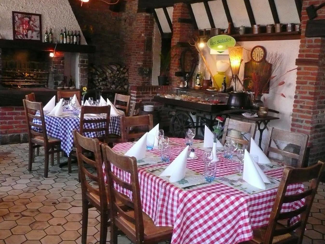 Logis Hotel - Les Paturelles Avesnelles Exteriör bild