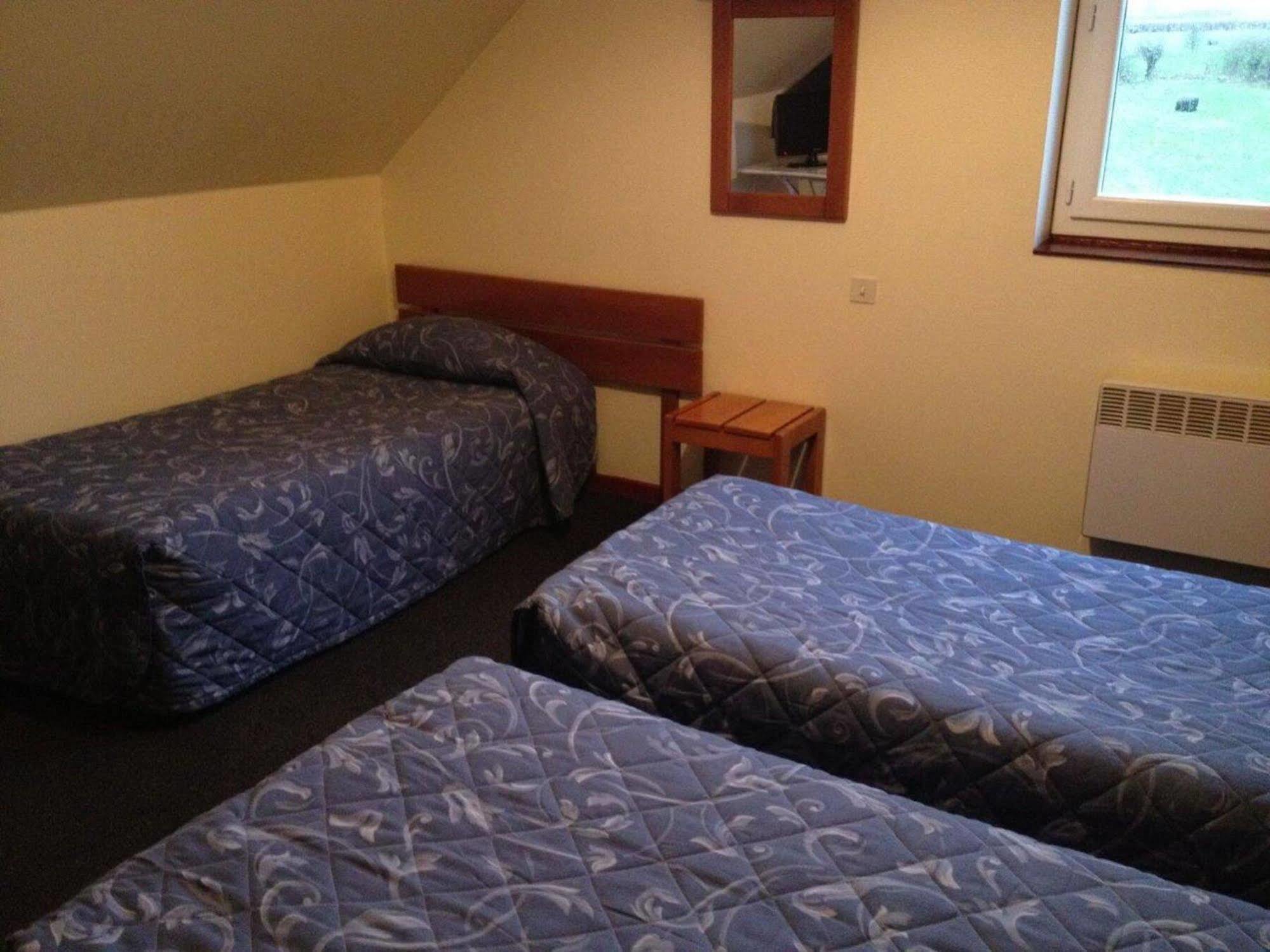 Logis Hotel - Les Paturelles Avesnelles Exteriör bild