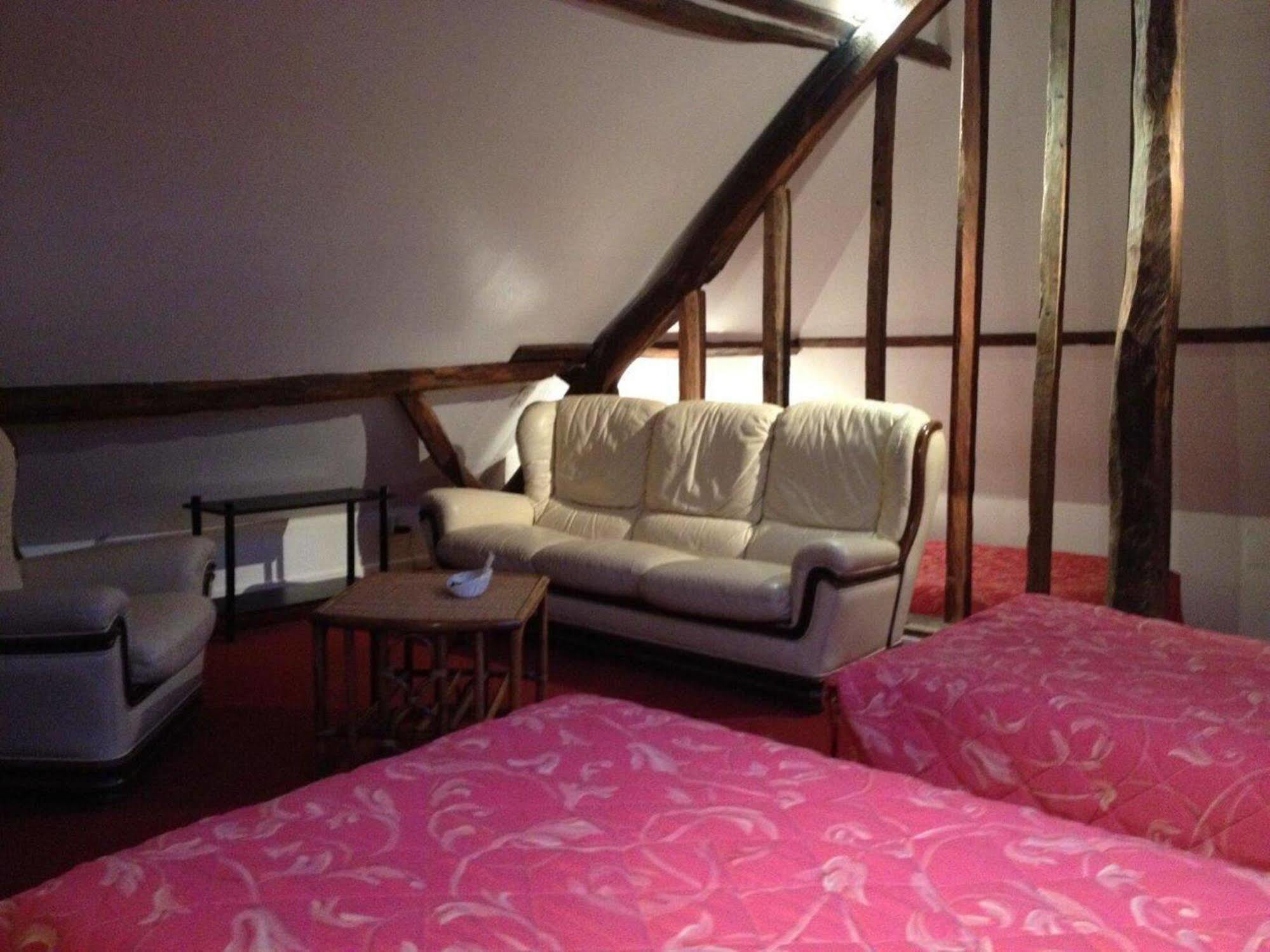 Logis Hotel - Les Paturelles Avesnelles Exteriör bild